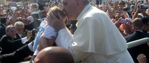 Un băiețel orfan din R.Moldova, Vasilică, s-a întâlnit cu Papa Francisc