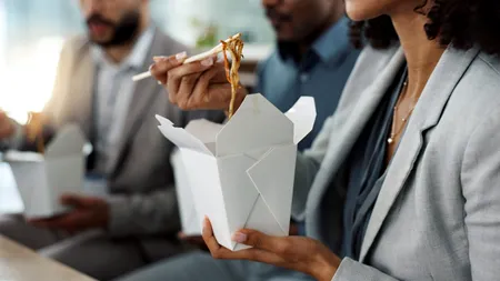 Ce alimente ar trebui să consumi, dacă lucrezi în tură de noapte, potrivit unui studiu