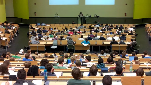 Studiile universitare la pensie. Se ia sau nu în considerare facultatea