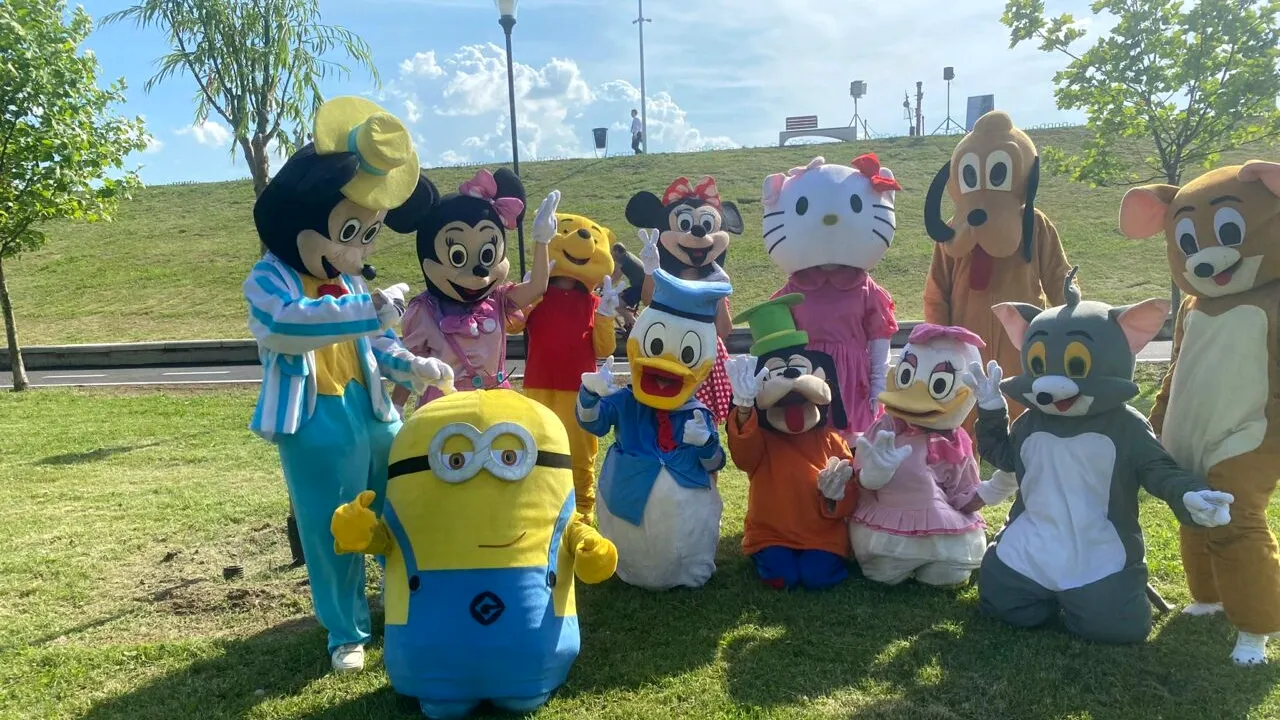 Cât costă să închiriezi un animator de petreceri sau o URSITOARE în 2023