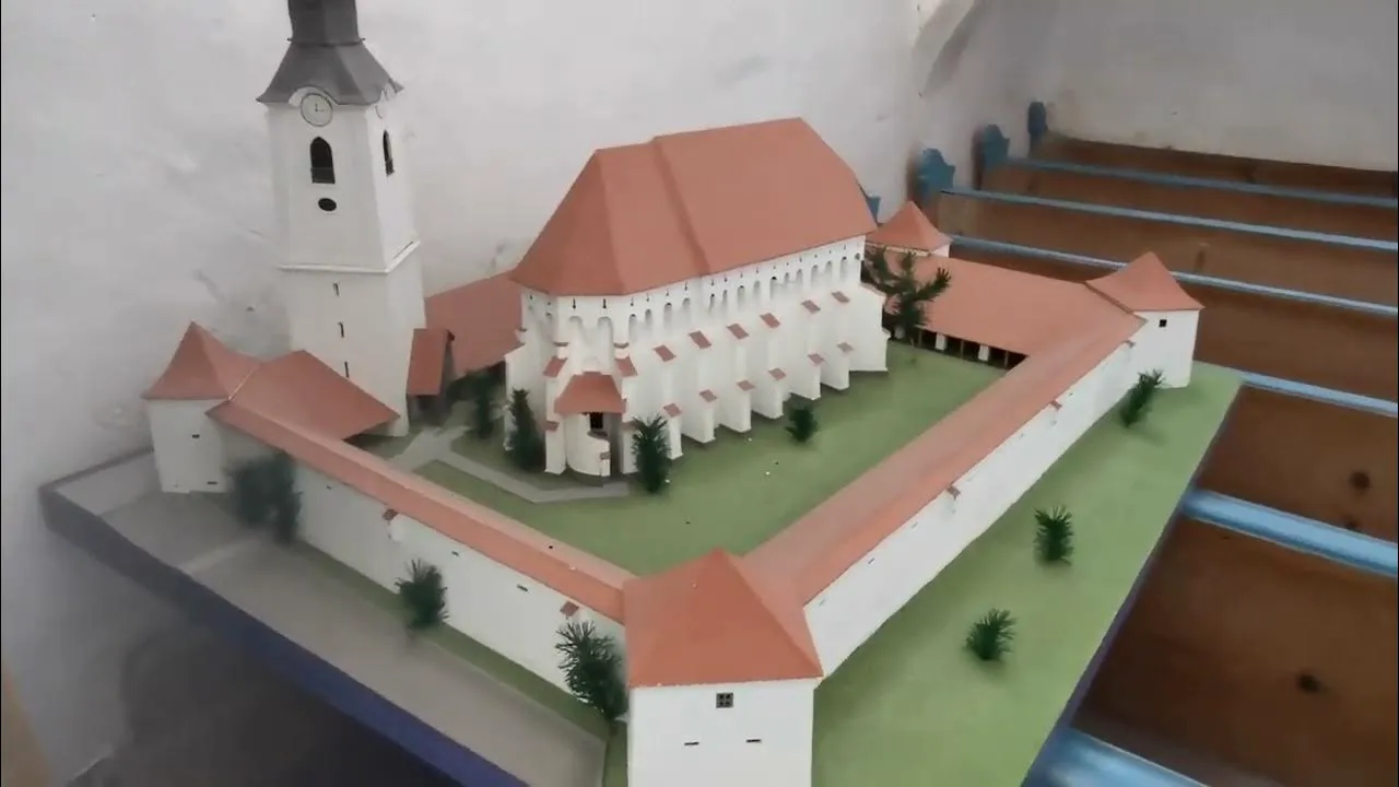 Puțini români știu de existența SATULUI din România în care găsești „Cetatea slăninilor”. Care sunt ritualurile locului