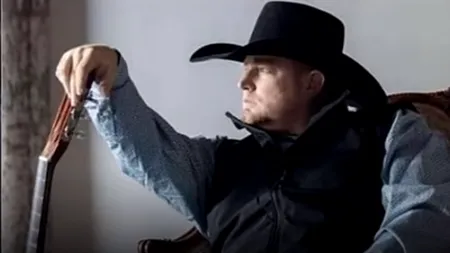 Moartea tragică a unui cântăreț în vârstă de 35 de ani. S-a împușcat în timpul filmării unui videoclip 
