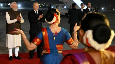 Momente inedite de la vizita lui Putin în India. Premierul Modi i-a organizat o ceremonie spectaculoasă în fața Palatului Prezidențial din New Delhi