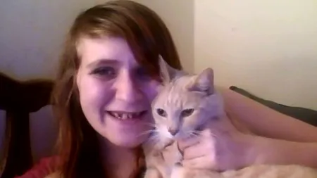 FOTO ÎNAINTE ȘI DUPĂ: Cum arată această fată după ce a cheltuit 10.000 de dolari pentru a avea un zâmbet perfect