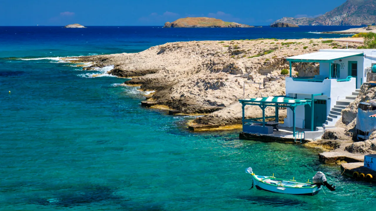 Faimoasa insulă grecească care deține 3 dintre cele mai bune plaje din lume, în 2026. Are o temperatură de 24 grade C în mai