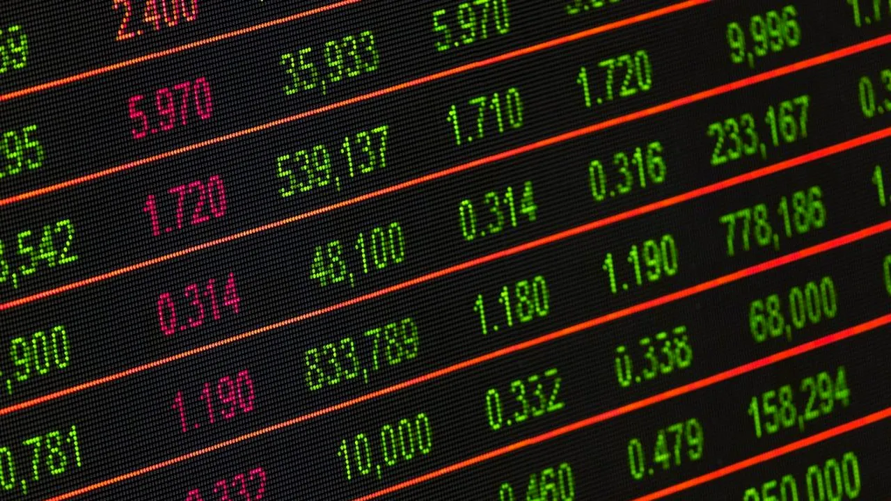 RAPORT ASF: Numărul tranzacțiilor pe BVB a crescut cu 70% în primele nouă luni din 2020. Capitalizarea bursieră a pierdut o treime din valoarea anului anterior