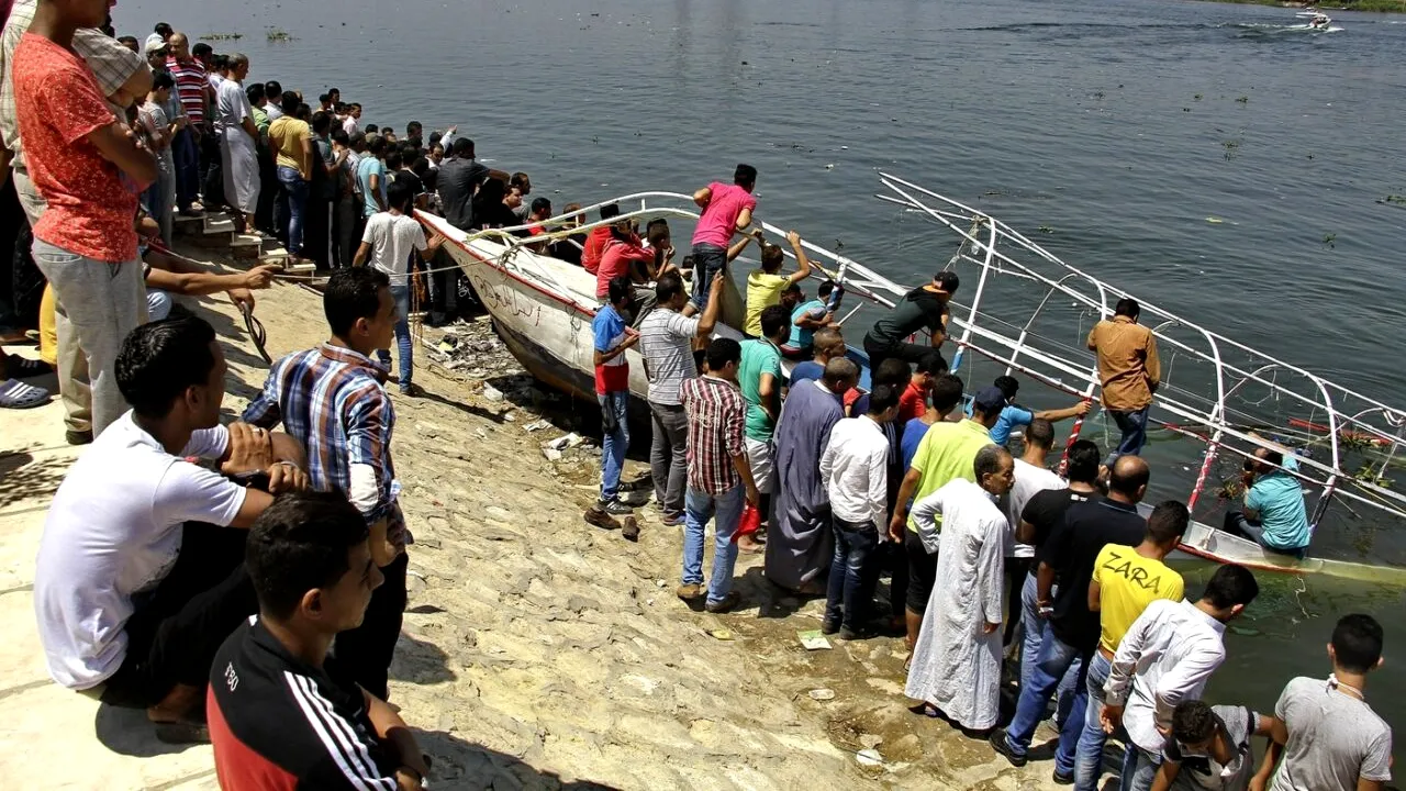 Accident TERIBIL în Egipt: Șaptesprezece persoane sunt date dispărute după ce un vapor turistic a naufragiat în Marea Roșie