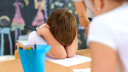 Anchetă la o grădiniță din Craiova, după ce o educatoare i-ar fi pus pe copii să se bată între ei. Ce a putut să-i spună o fetiță mamei sale, acasă