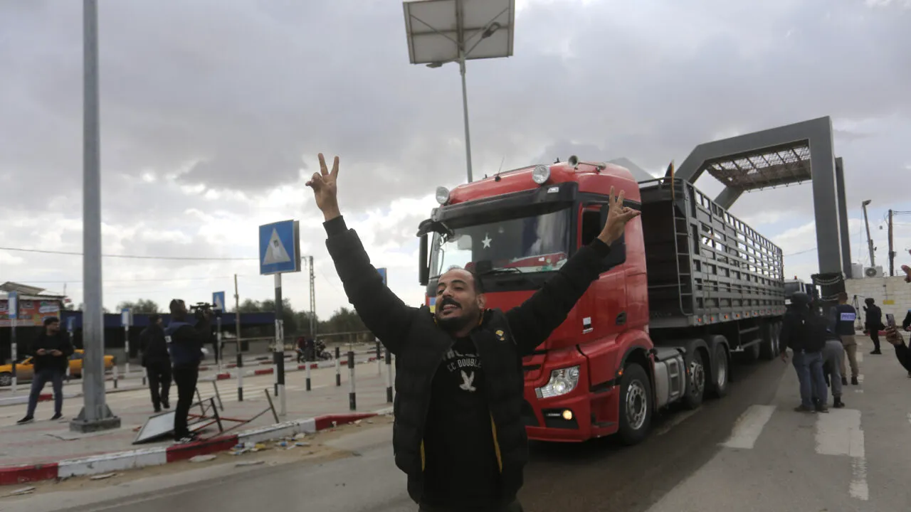 Alți 12 cetățeni români din Fâșia Gaza au ajuns în țară / Mai sunt de evacuat sub 100 de persoane
