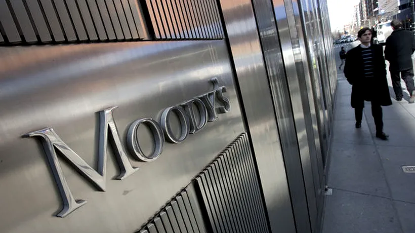 13 bănci italiene, inclusiv UniCredit și Intesa Sanpaolo, RETROGRADATE de Moody's