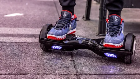 Un hoverboard, primit de un copil de 10 ani din București cadou de Paște, a explodat în camera lui