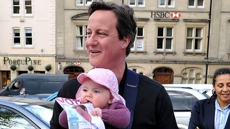 David Cameron a fost victima unei farse „cu spioni