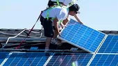 Românii care au investit în panouri fotovoltaice intră cu factura „pe minus”. Care sunt pașii pentru obținerea finanțării