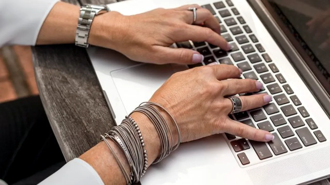 SFATURI. Primii pași în scrierea unei cărți