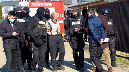 VIDEO. Scene șocante într-un cimitir din Argeș. Un bărbat a amenințat că-și dă foc, fiind nemulțumit de extinderea cimitirului din localitate