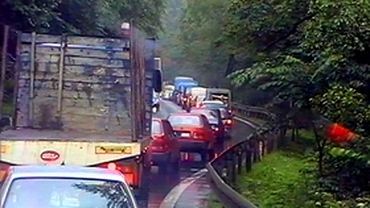 În atenția șoferilor: Aglomerație pe Valea Prahovei și pe drumurile de pe litoral