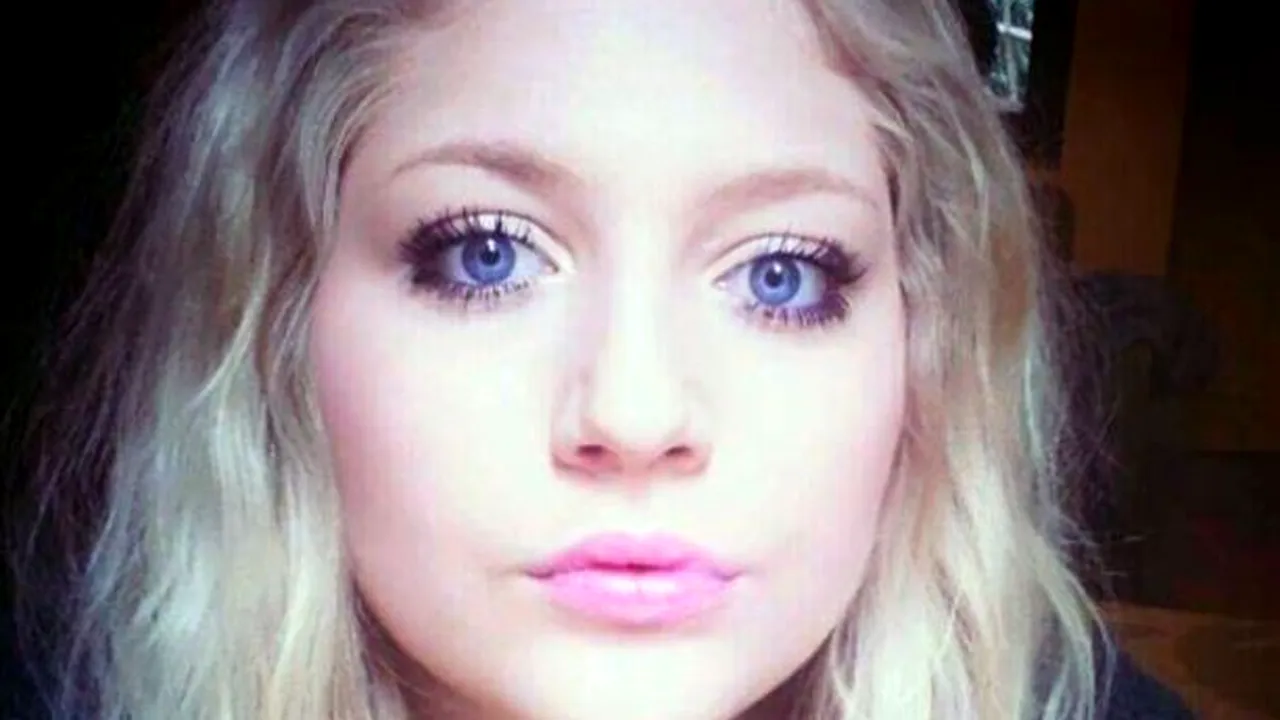 Când se uită în oglindă, vede un monstru. De ce crede această tânără că este extrem de urâtă