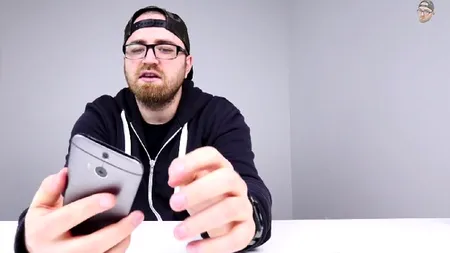 Testul îndoirii. Cum se comportă iPhone 6, HTC One M8, Moto X și Lumia 1020 atunci când sunt curbate