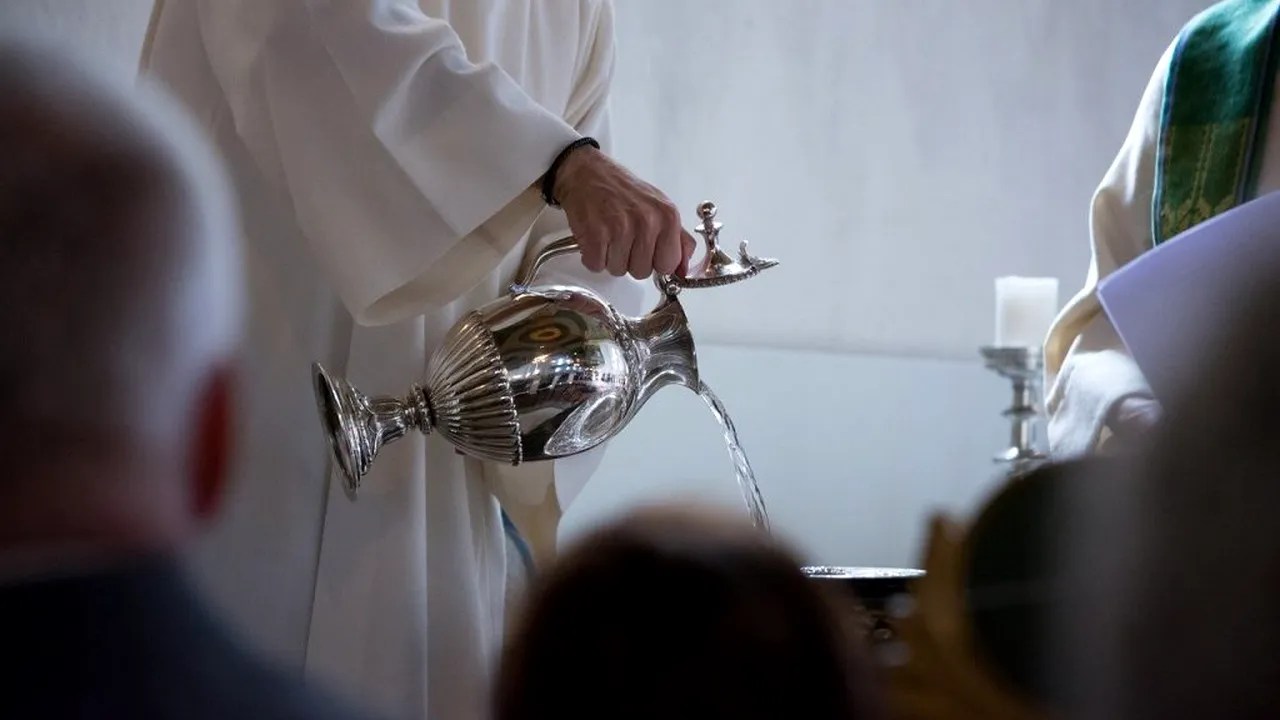 Bebelușul de șase săptămâni înecat în cristelniță a murit! A fost deschis un dosar penal pentru ucidere din culpă (UPDATE)