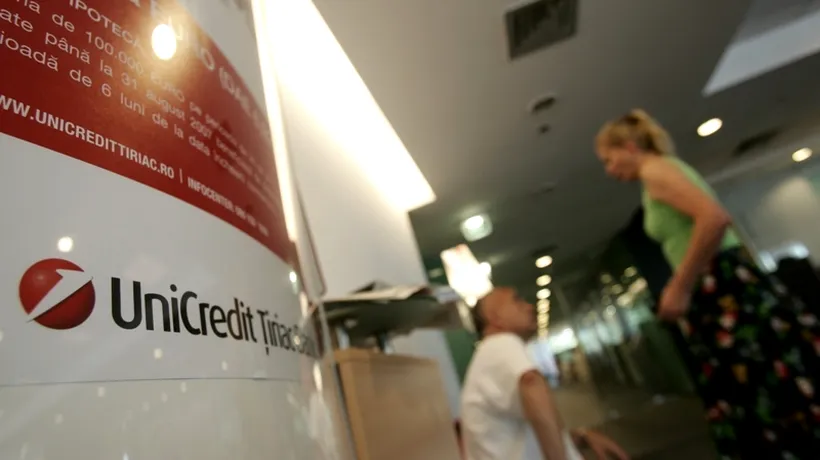 Acțiunile mai multor bănci italiene, inclusiv UniCredit și Intesa, suspendate din cauza Greciei