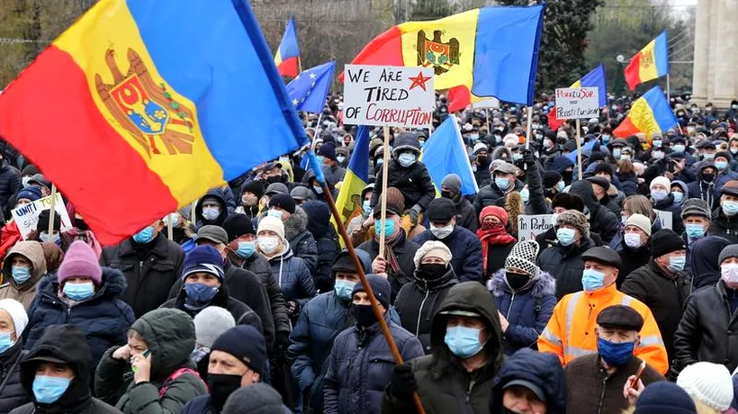 Peste 50.000 de oameni au protestat în Chișinău pentru a cere dizolvarea Parlamentului pro-rus și demisia Guvernului