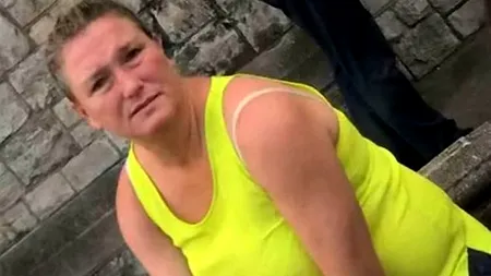 O mămică a recunoscut că a agresat sexual un polițist, pe care l-a ciupit de posterior