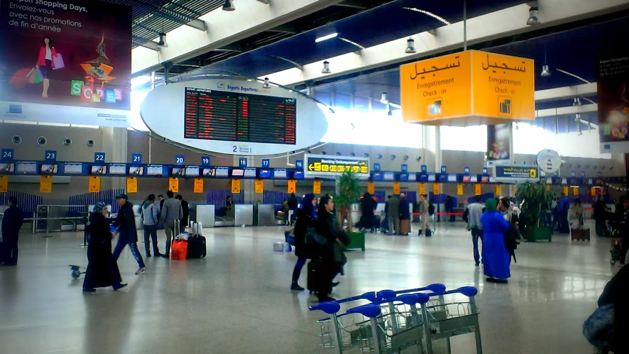 Doi români, arestați pe aeroportul din Casablanca. Ce au găsit polițiștii asupra lor, la percheziție