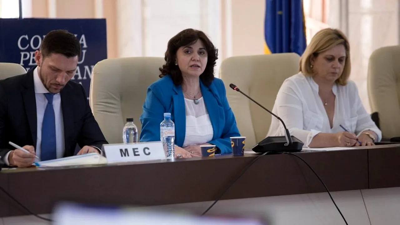 MOȚIUNE SIMPLĂ. PSD şi Pro România cer demisia Monicăi Anisie: „În ultimele două luni am văzut ce înseamnă ca un politruc neprofesionist să conducă învățământul românesc”