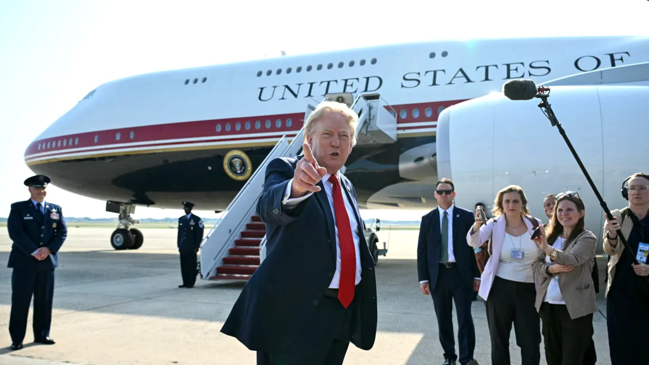 Donald Trump a schimbat avionul prezidențial din motive de securitate la plecarea din Turcia / Liderul american se teme de amenințările Iranului: „Sunt numărul 1 pe listă”