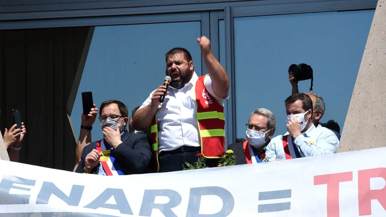 PROTEST. Mii de persoane au manifestat împotriva concedierilor anunțate de Renault - VIDEO