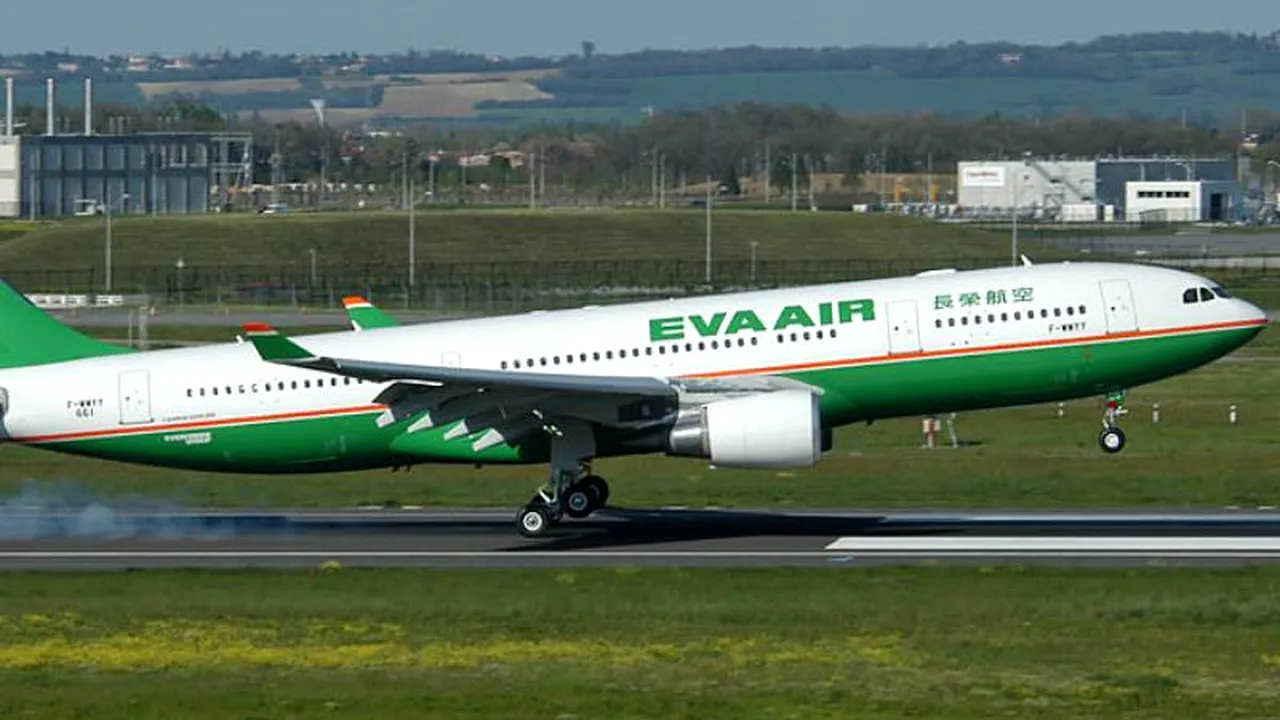 Momente de panică la bordul unui avion care zbura pe ruta Taiwan - Los Angeles. Alerta a fost dată prin telefon