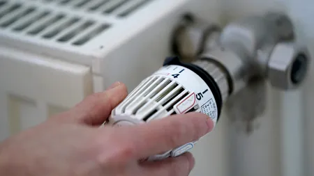 Românii racordați la sistemul centralizat de termoficare mai au de așteptat până când vor primi CĂLDURĂ. Anunțul făcut de autorități