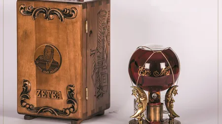 PĂLINCĂ vândută cu 2.000 de EURO litrul la Satu Mare. Licoarea de lux, inspirată de balada lui Ciprian PORUMBESCU