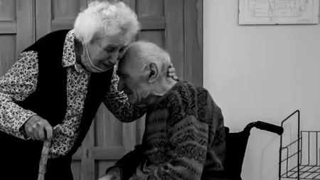 Italienii se tem că badantele românce vor aduce din nou boala în rândul bătrânilor din Peninsulă: „Îngrijitoarele românce nu sunt supuse niciunui control”, scrie presa italiană