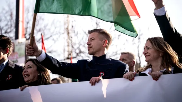 The Guardian se referă la Peter Magyar ca la un „dark horse”. Ce înseamnă expresia în limba engleză și ce înțelesuri ascunde
