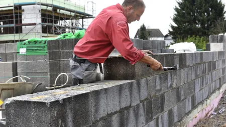 UNUL DIN PATRU români apți de muncă A EMIGRAT. BNR trasează harta VULNERABILITĂȚILOR structurale