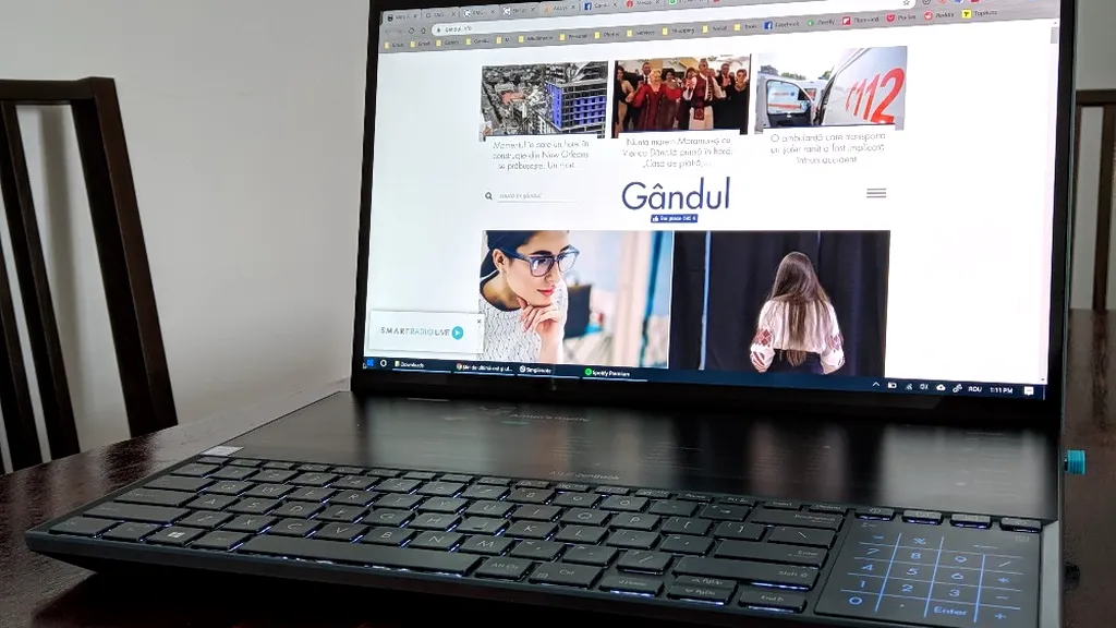 REVIEW ASUS ZenBook Pro Duo, un laptop inovativ cu două ecrane. Acesta este cel mai interesant computer portabil din lume
