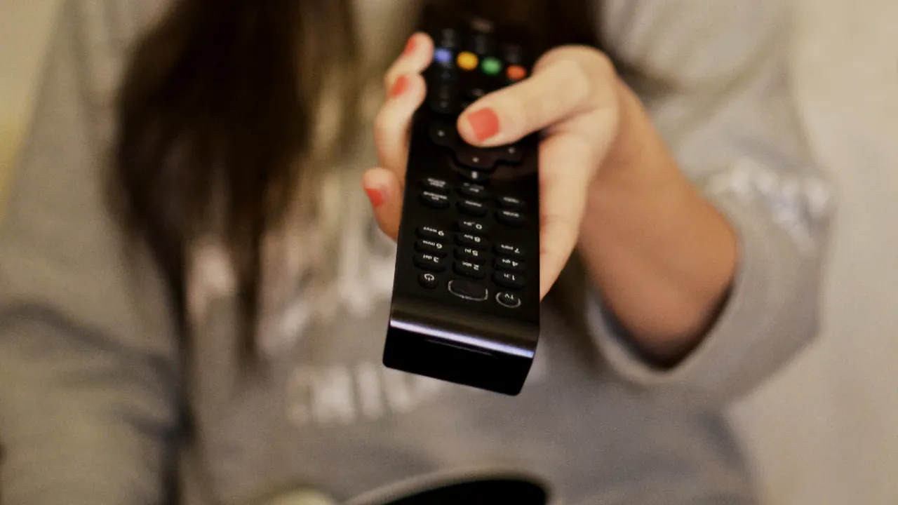 O televiziune din România, amendă uriașă din cauza imaginilor vulgare