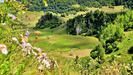 FOTO | Locul din România numit „Palma lui Dumnezeu”. Colțul de rai ascuns în munți