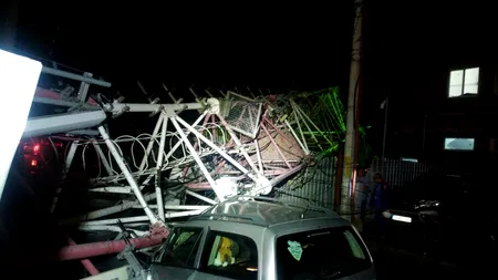 8 ȘTIRI DE LA ORA 8. Cod portocaliu de furtună în București și Ilfov, miercuri seară. Două femei au fost rănite, după ce o antenă GSM a căzut peste casa lor