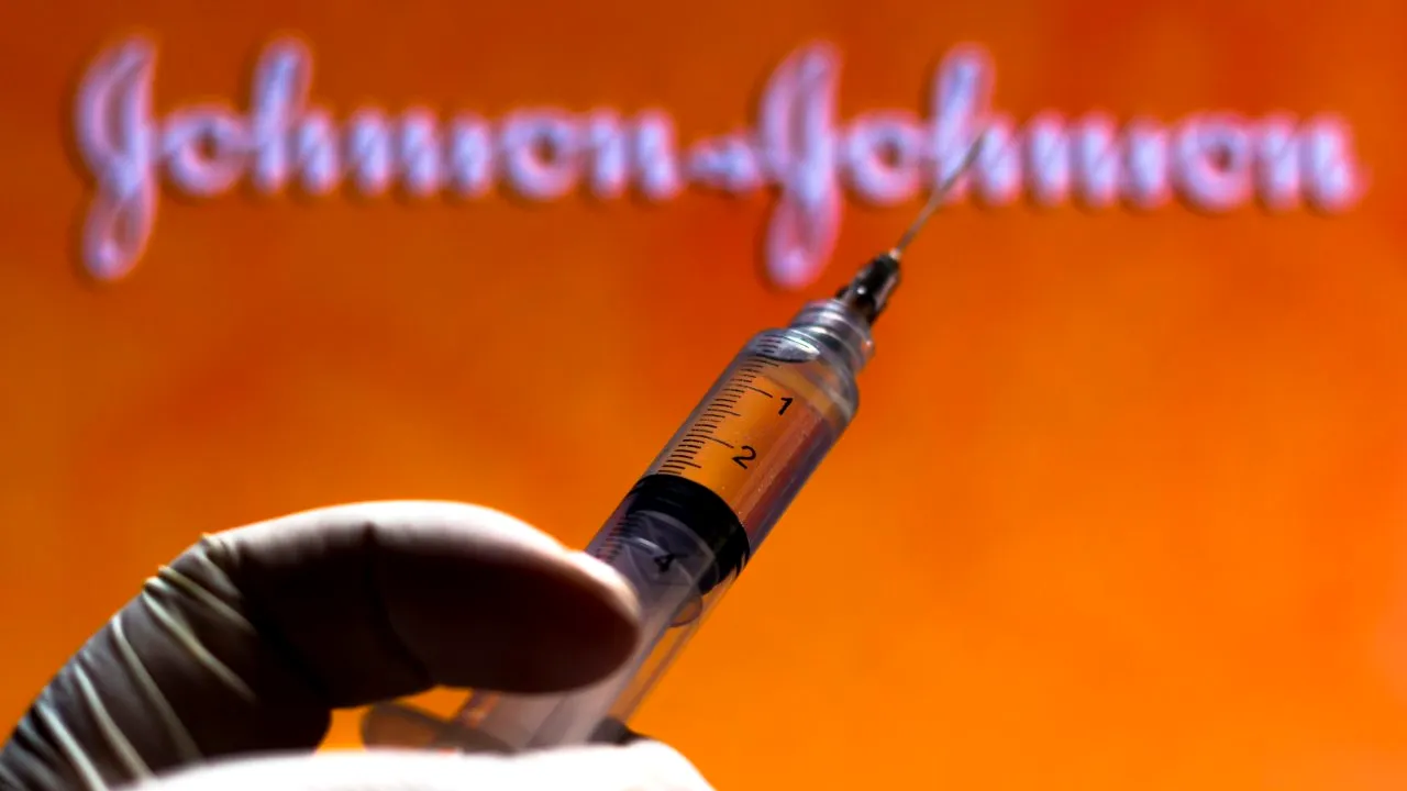 Franța: Vaccinul Johnson & Johnson va fi administrat doar persoanelor de peste 55 de ani