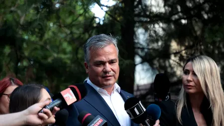 Adrian Veștea, secretarul General al PNL, la sediul de campanie al lui Crin Antonescu: 