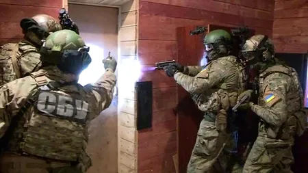 Reacția MAE, după ce Securitatea din Ucraina a intrat în forță într-un Centru Cultural Român din Cernăuți. Ce prezenta harta care i-a înfuriat pe ucraineni