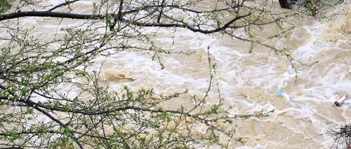 Șapte turiști rămași blocați în Făgăraș, în urma inundațiilor, salvați de Salvamont Argeș