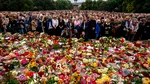 Imagini emoționante din Norvegia. Mii de oameni s-au adunat pe străzile din Oslo pentru a-și lua rămas-bun de la regele Harald