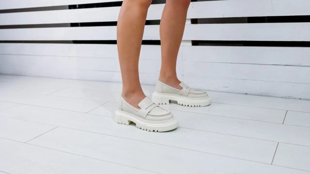 (P) Cum să alegi și cum porți mocasini de damă în vacanțe?