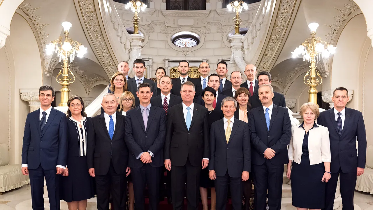 Caii-putere ai Guvernului Cioloș. Ce ministru și-a luat trei mașini la fel, pentru toată familia, pentru că „erau la ofertă