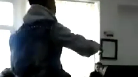Au dat drumul la manele în timpul orei de matematică. Pentru fapta lor au primit cea mai dură pedeapsă