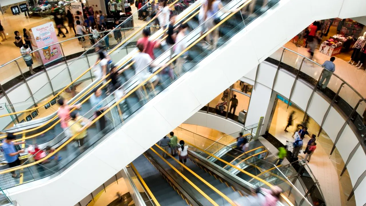 Guvernul vrea să plătească jumătate din chiriile magazinelor din mall-uri