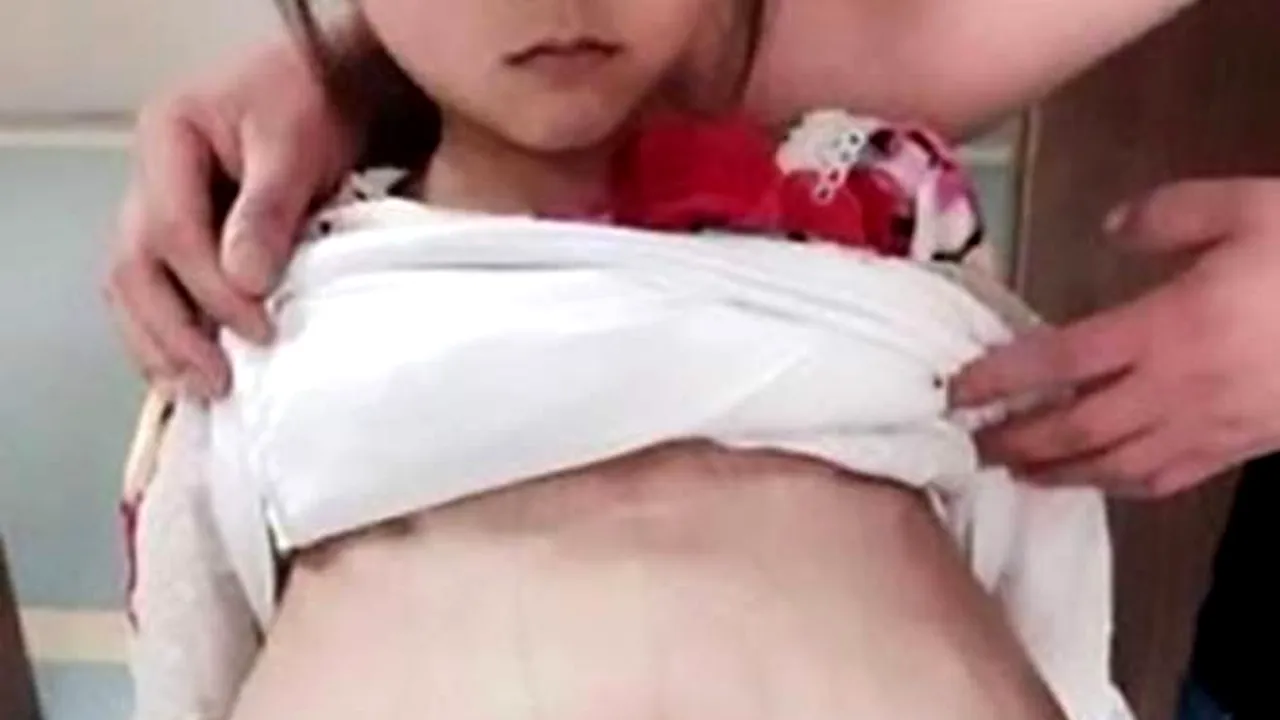 O fetiță de 11 ani a născut un băiețel. Tatăl copilului este chiar fratele ei de doar 14 ani / Cazul șocant, anchetat de poliție